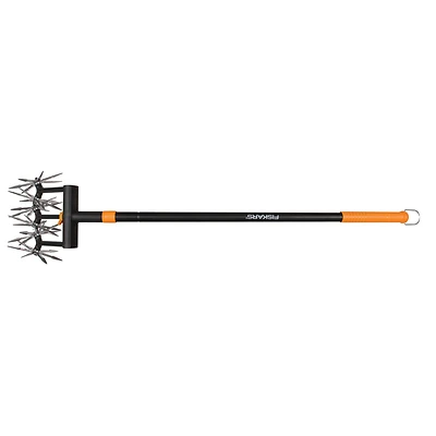 Fiskars 98966935 6-Tine Extendable Garden Cultivator, 40-60 In.