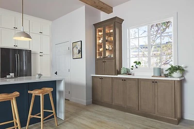 Mantra Omni Finish Beachwood, Admiral, Snow